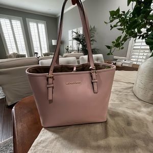 Michael Kors MD Carryall Tote Leather.
